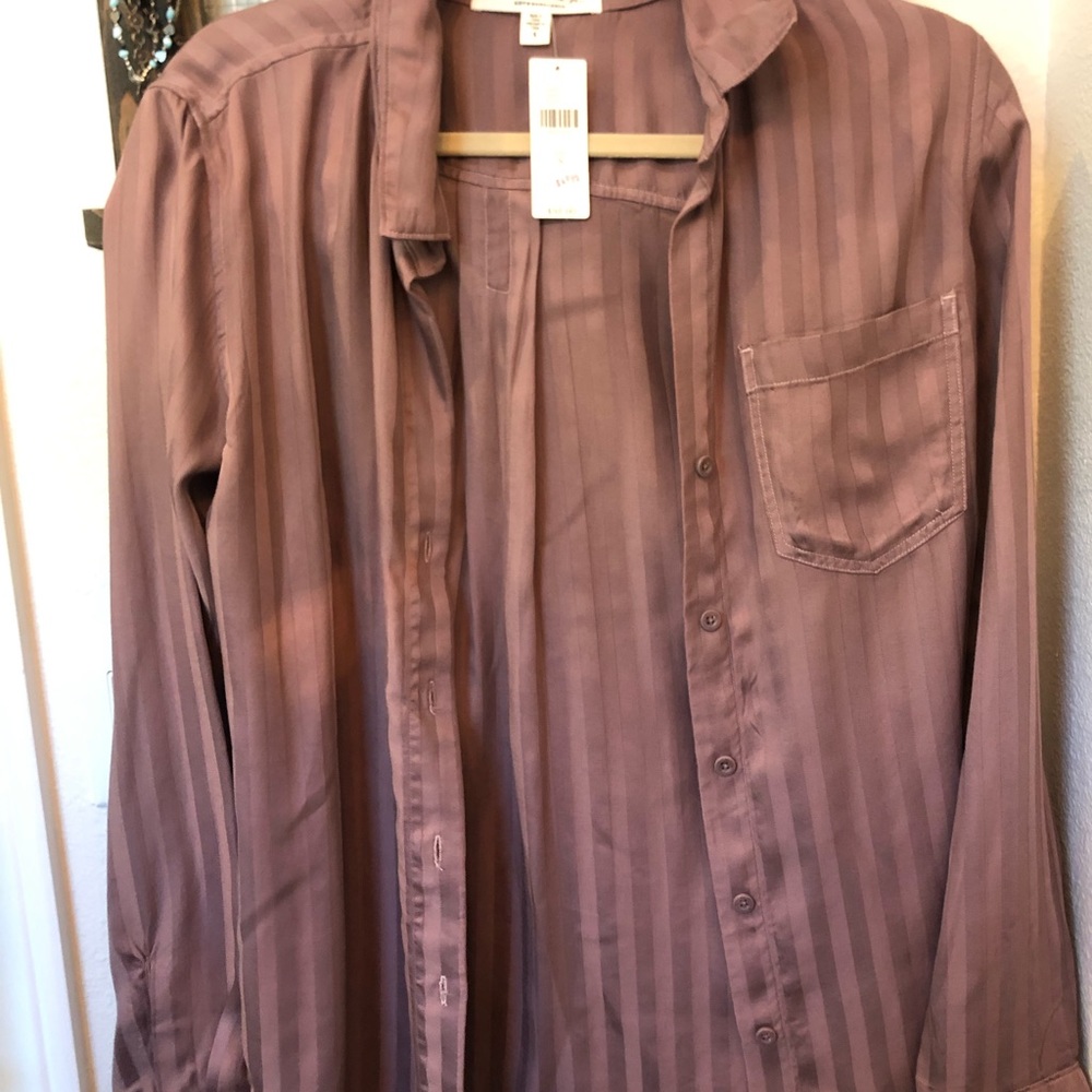 Super cute striped blouse/button down